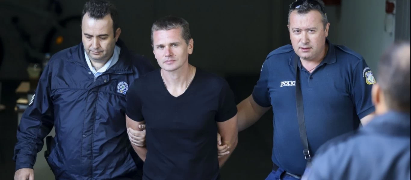 Τον Αλεξάντερ Βίνικ επισκέφτηκε Ρώσος πρόξενος στο Παρίσι